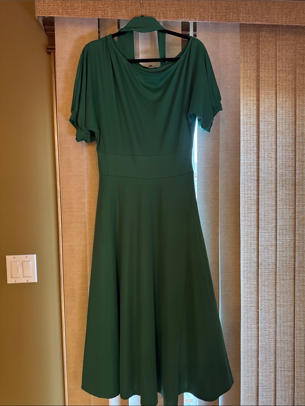 Elegant Green Midi Dress with Draped Neckline, had pockets